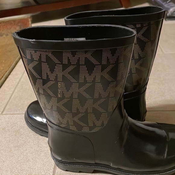 Michael Kors Rain Boots. Size 5. Good pre-owned condition. - Picture 1 of 8